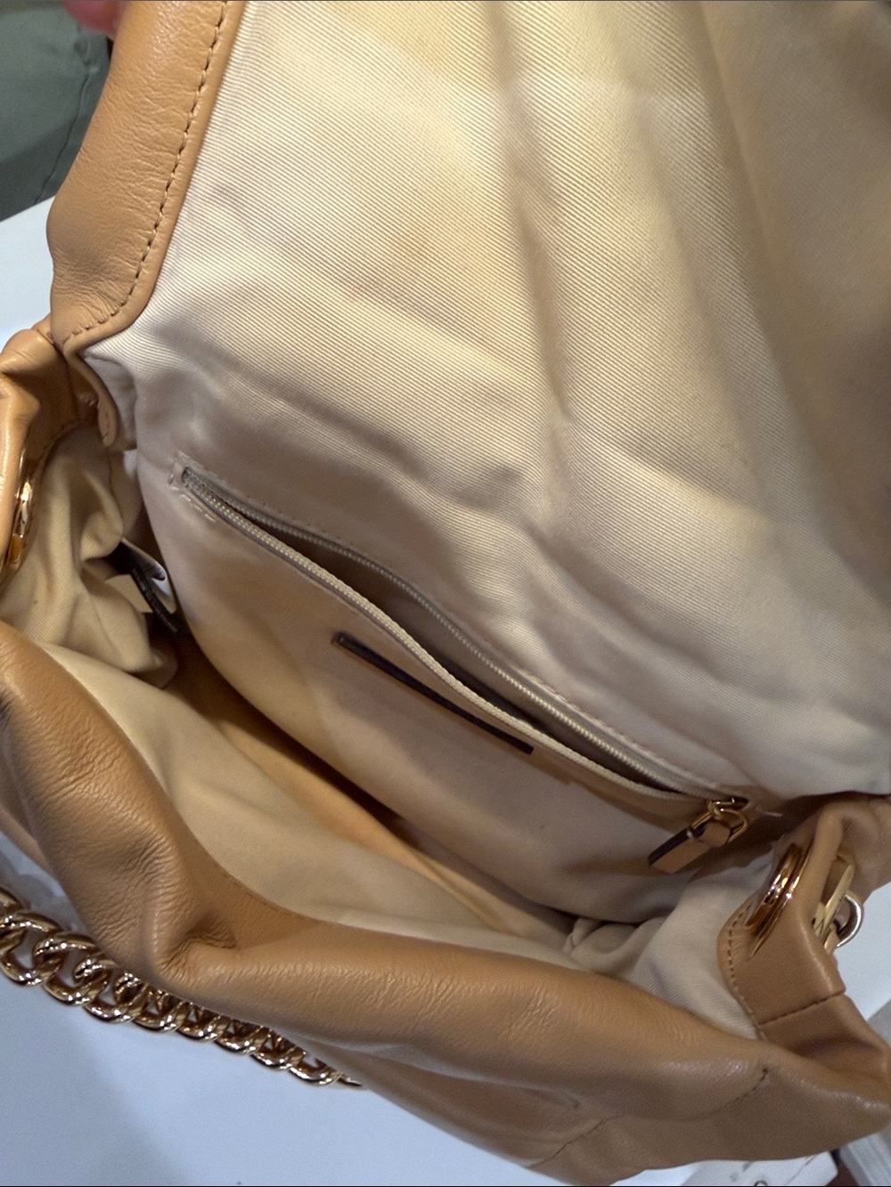 Marc Jacobs Camel Leather Shoulder Bag with Gold Chain - Picture 11 of 13